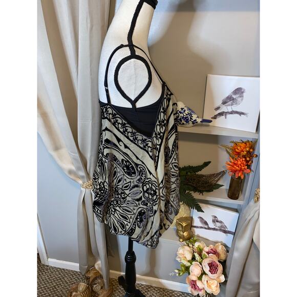 NWT Analili One Size Stunning Top Bland Adjustable Strap with Flowy Overlay - Picture 5 of 12